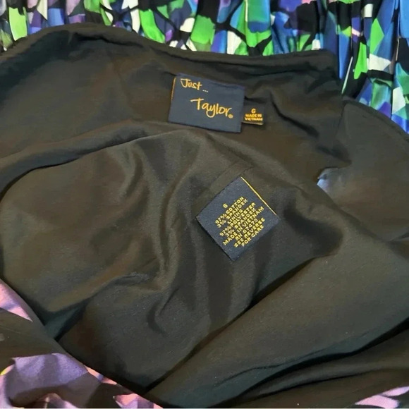 049 Just Taylor | NWOT Vibrant Green Abstract Print Ruffle Dress (Size 6) - Picture 6 of 11